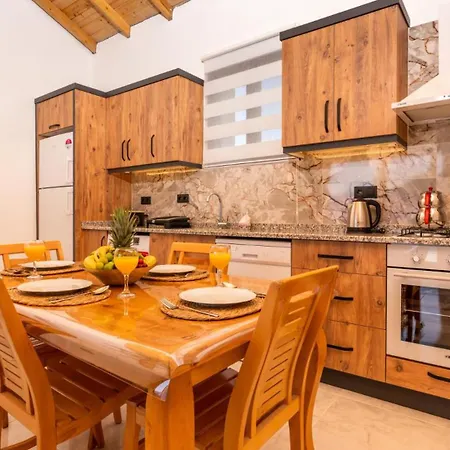 Bezirgan Village 2 Bedroom * كالكان